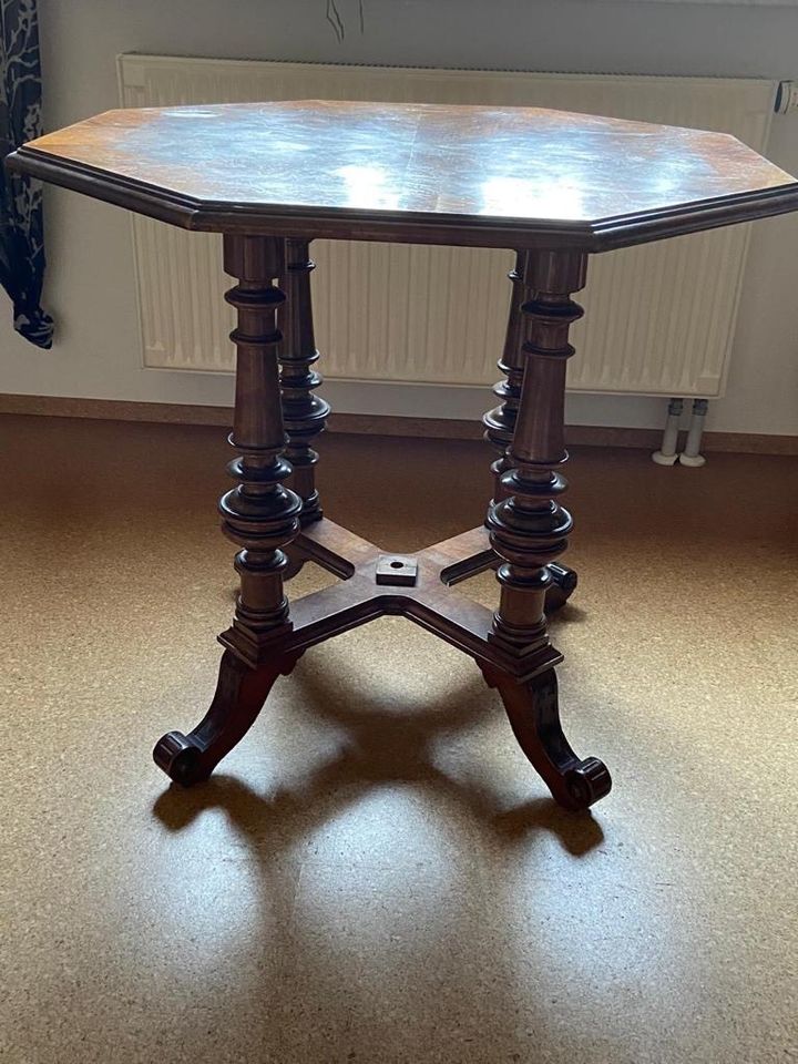 schöner alter Holztisch abzugeben in Naunhof