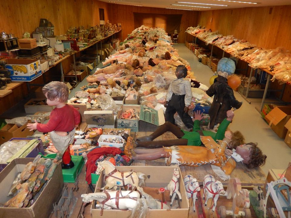 1250 antike Puppen 100 Alte Bären Steiff Menge Blech Spielzeug in Naundorf bei Oschatz