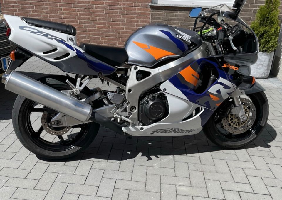 CBR 900 RR SC33 wie neu original Sammlerzustand in Erkelenz