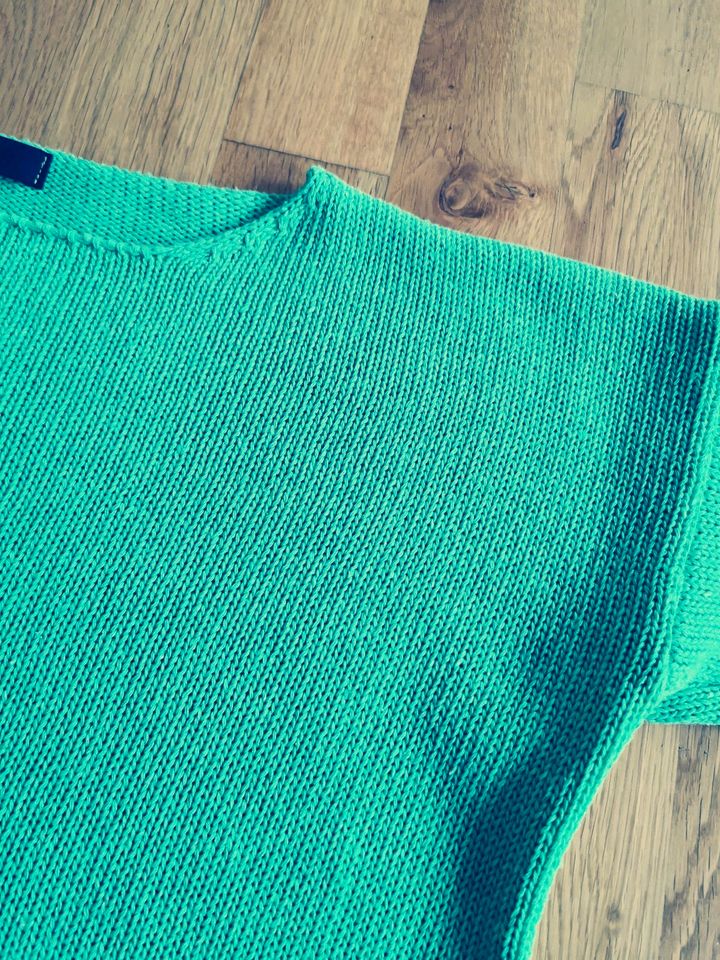 Neuer grüner Strickpullover in Brühl