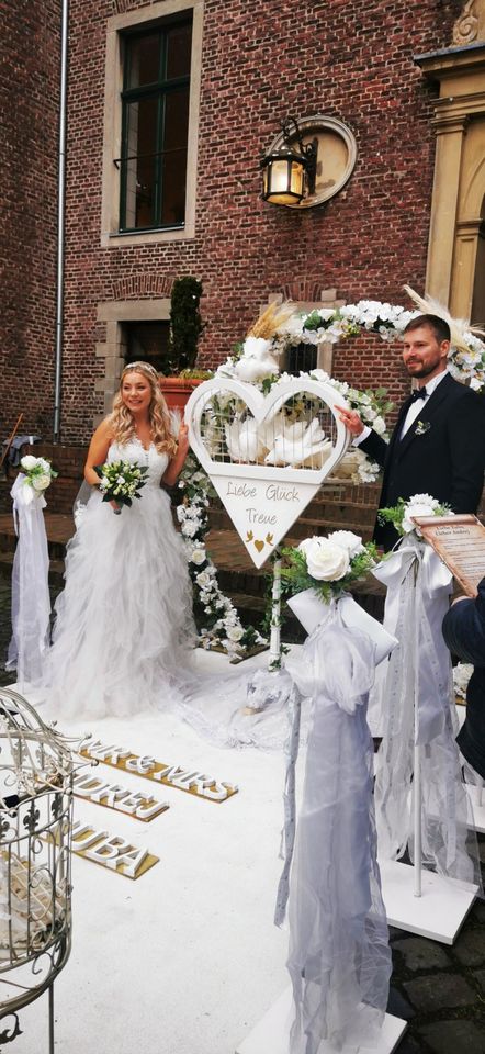 Hochzeitstauben, Hochzeitsbogen,  handzahme Fototauben, Event in Dormagen