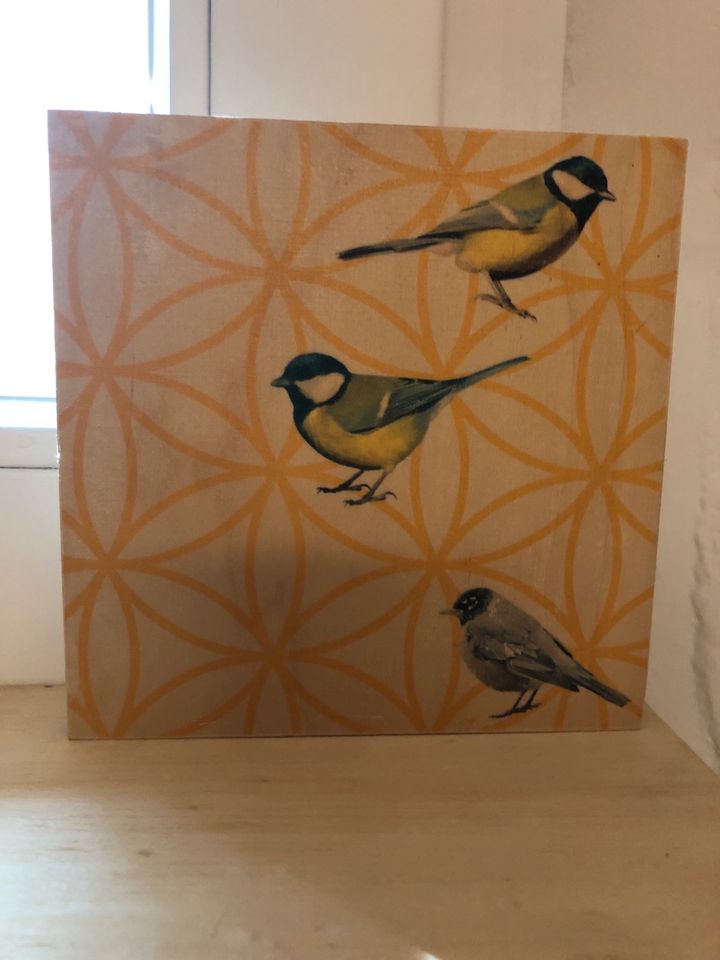Kunst auf Holz: Vogelbild in Erftstadt
