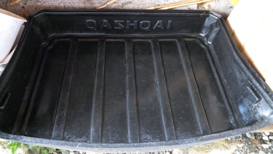 Nissan Qashqai Kunststoff- Kofferraumwanne + Fußmatten in Hindelang