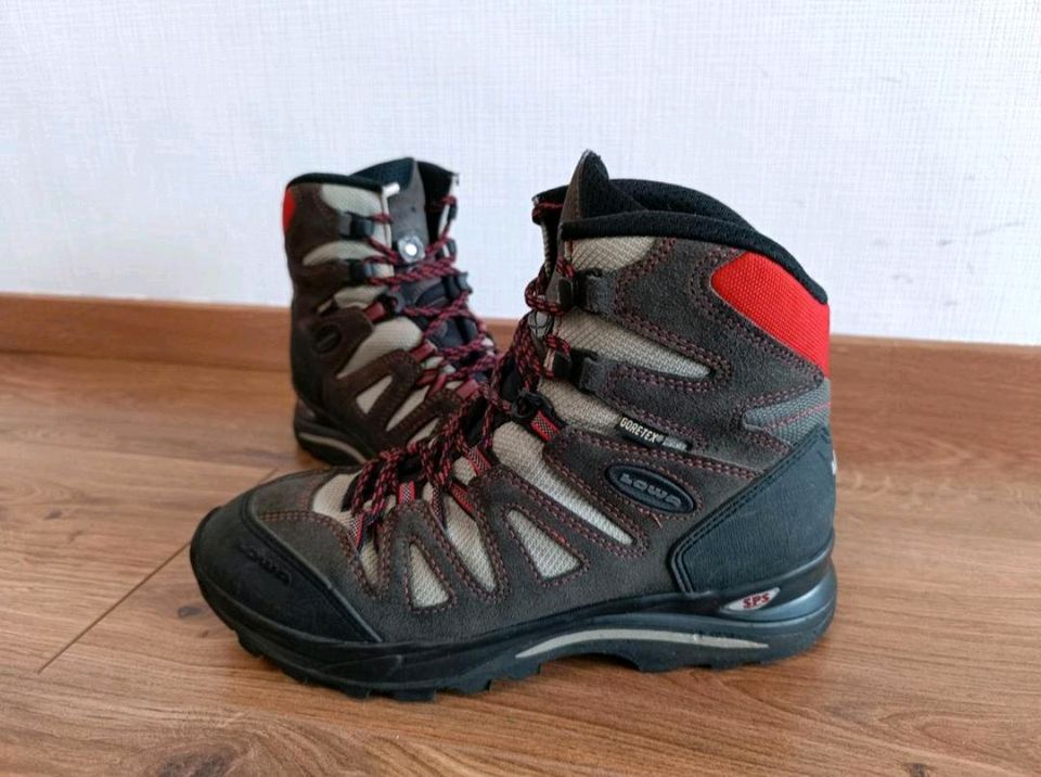 Lowa Wanderschuhe Goretex grau Größe 40 in Bocholt