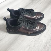Tamaris Sneaker Damen Freizeitschuhe Turnschuhe Sportschuhe Gr.39 Schleswig-Holstein - Kiel Vorschau