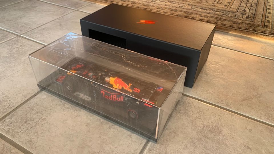 RB16B 1:18 Abu Dhabi 2021 Max Verstappen Red Bull Modell Spark in Mengkofen