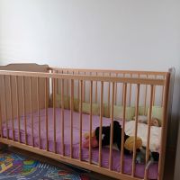 Kinderbett mit Matratze und Vorhang München - Moosach Vorschau