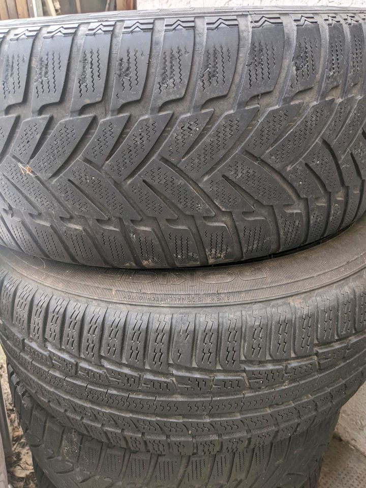 4 Reifen 225/55R16 Winterreifen Dunlop Nokian in Gotha