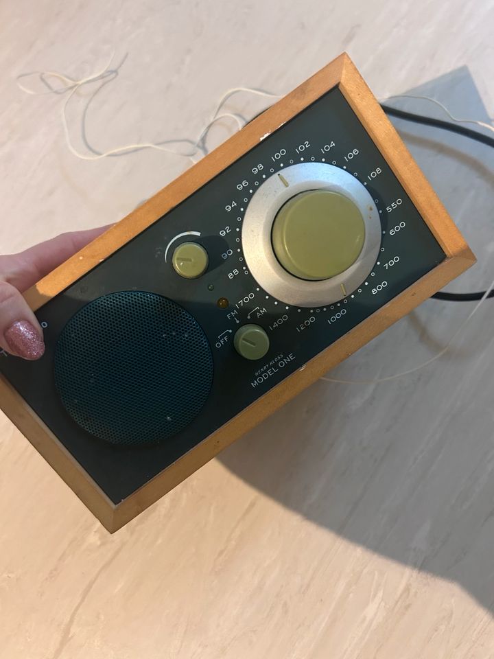 Kleines Radio vom Tischler angefertigt Holz Küche in Berlin