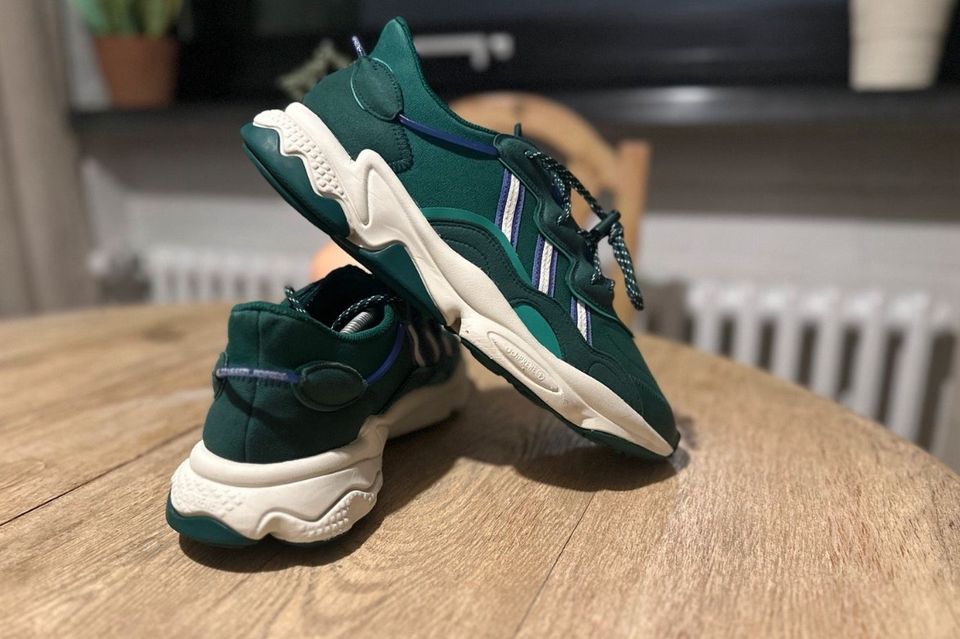 adidas ozweego 45 1/3 in Düsseldorf