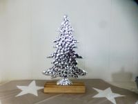 Tannenbaum silberfarben auf Holz.  19 cm hoch Nordrhein-Westfalen - Löhne Vorschau