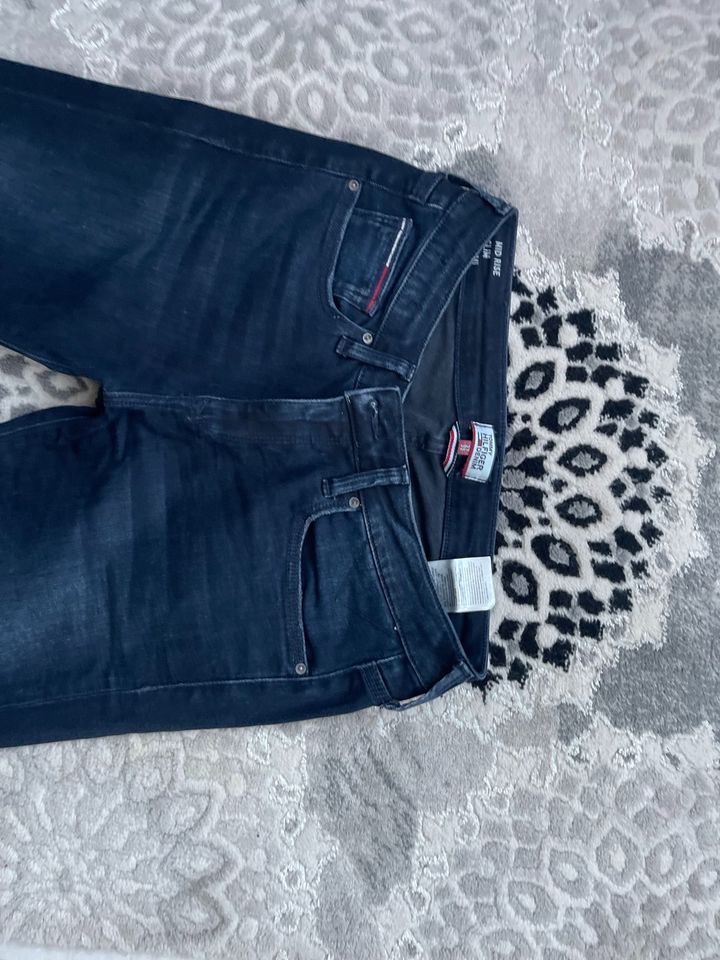 Tommy Hilfiger damenjeans streach waist 27 in Hamburg