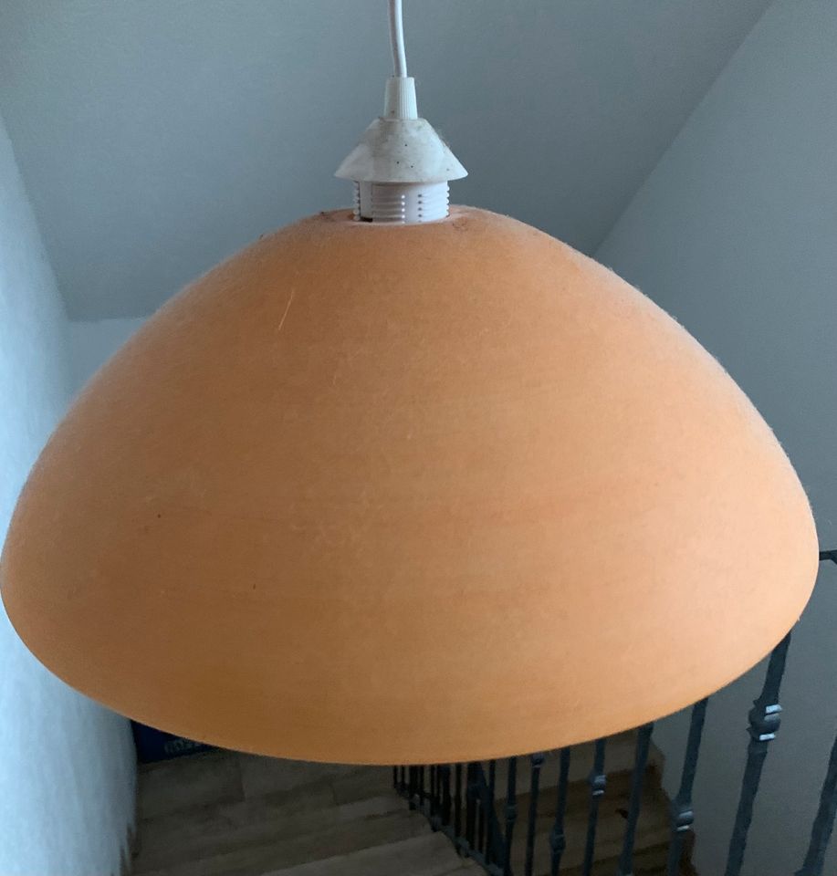 Lampe orange in Hebertshausen