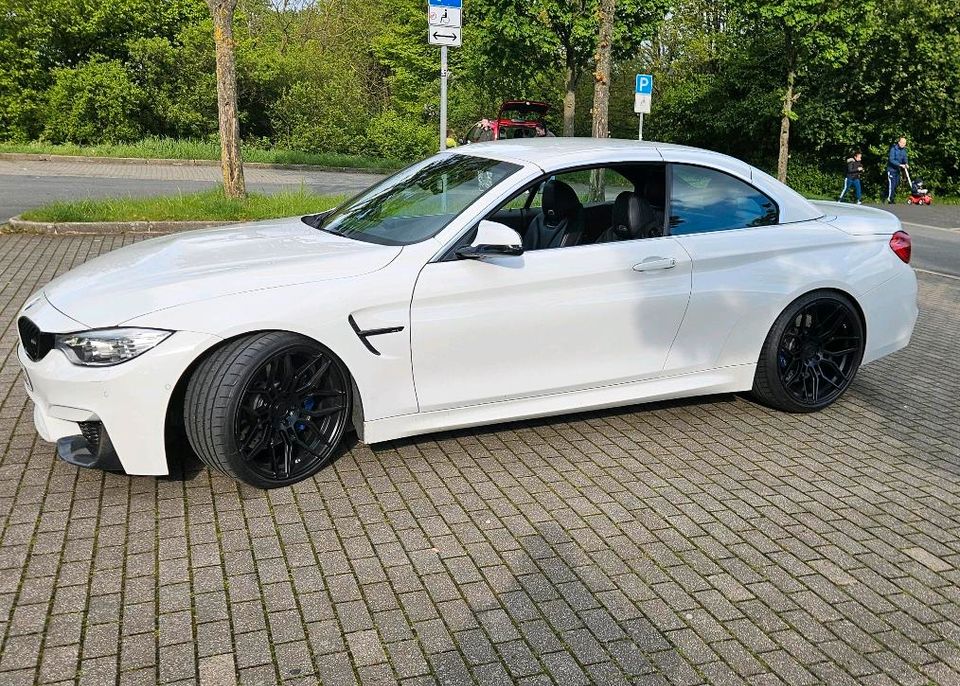 BMW M4 Cabrio Coupe Top Zustand in Hagen