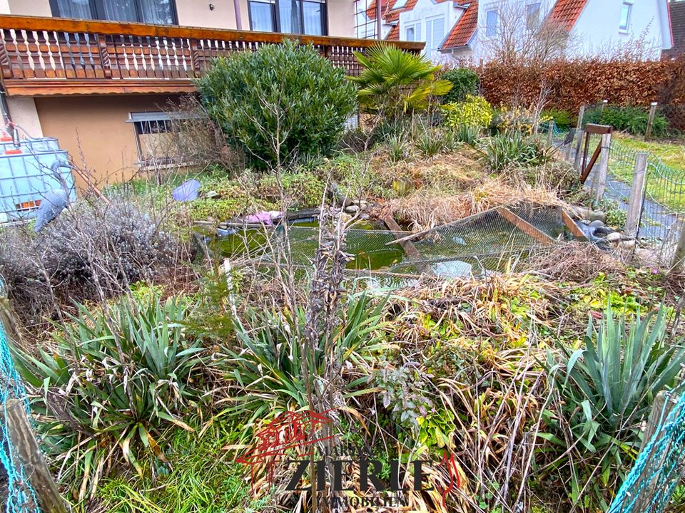 Sehr großes Grundstück, Haus mit zwei Wohnungen, Keller, zwei Garagen und ein großes Nebengebäude! in Uhingen