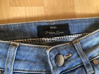 neue HUGO BOSS Premium Denim, 5-Pocket-Jeans, hellblau, Gr. 26/34 Duisburg - Duisburg-Süd Vorschau