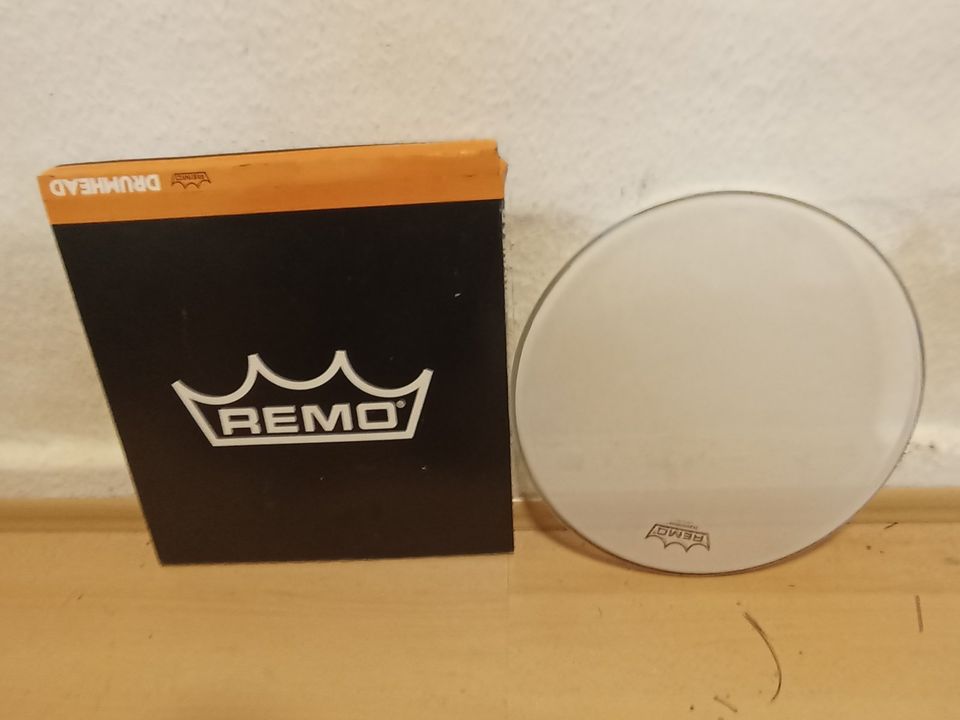 Remo 14"-15" Silent Stroke Mesh Heads in Albstadt