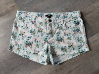 H&M Shorts Gr. 38 Damen weiß bunt Hotpants kurze Hose Sommer Hessen - Groß-Gerau Vorschau