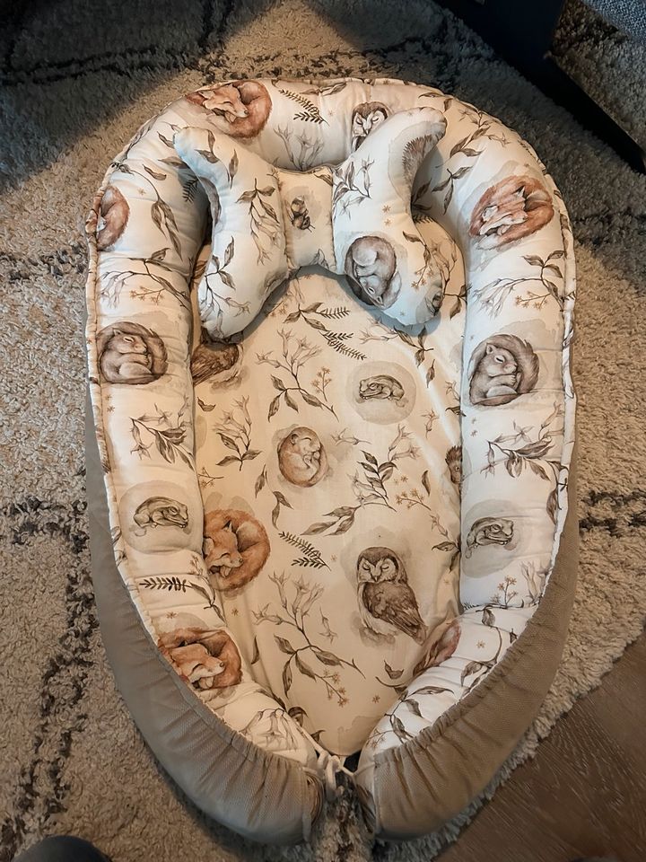 Babynest Handmade plus Schmetterlingskissen in Weingarten