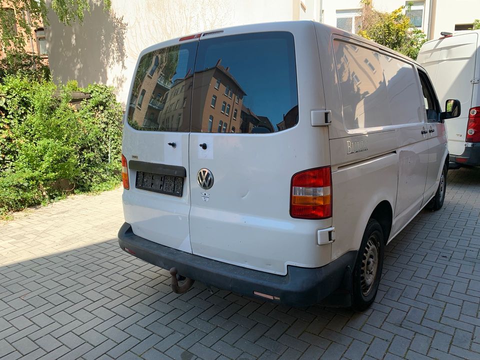 VW T5 Transporter in Braunschweig