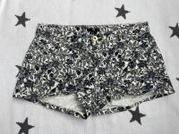 Shorts  H&M Gr. 40 schwarz weiß Blüten Dresden - Äußere Neustadt Vorschau