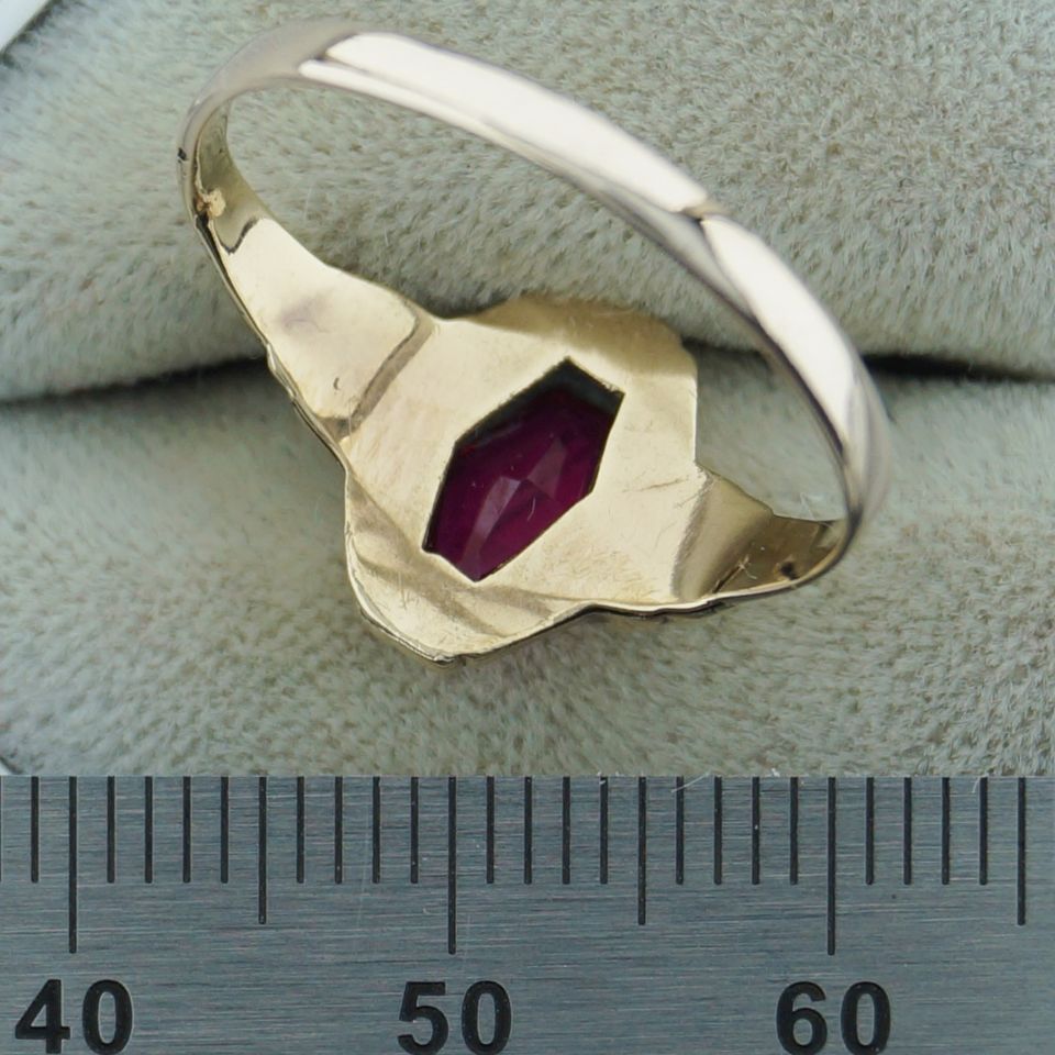 Ring Gold 333 mit synthetischem Rubin, Goldring in Friedelsheim