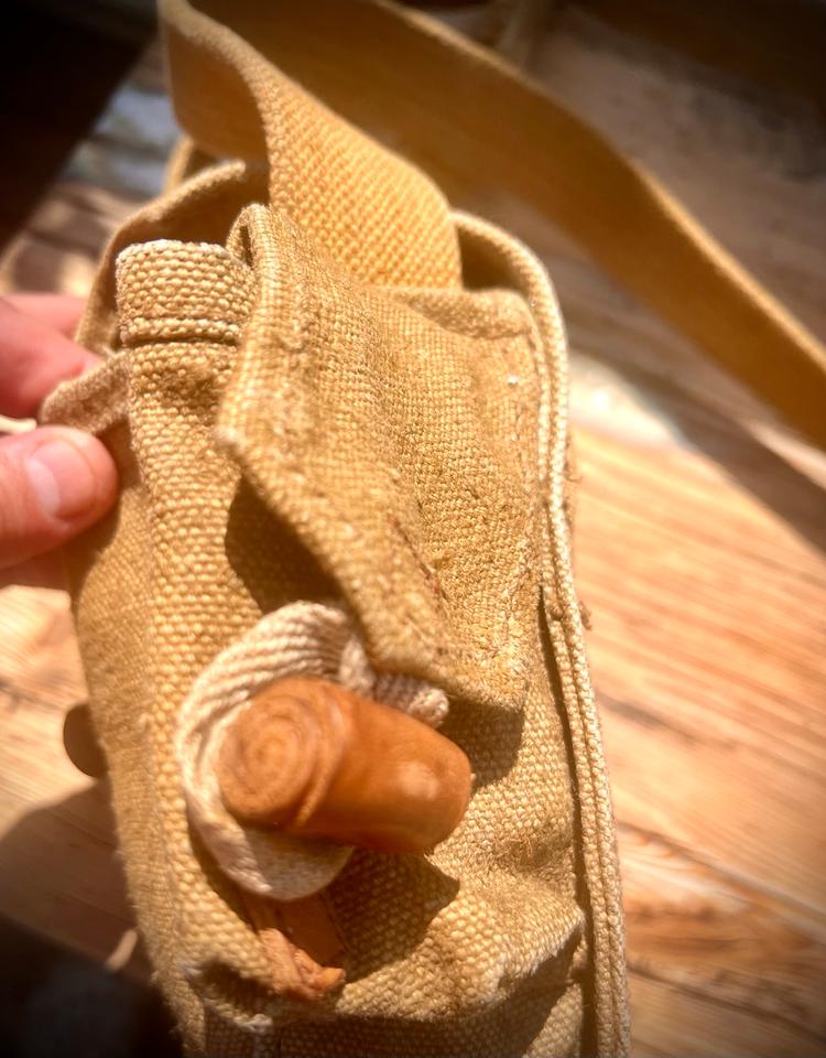 2 alte Armee Taschen canvas army Umhängetasche NVA Camping in Leipzig