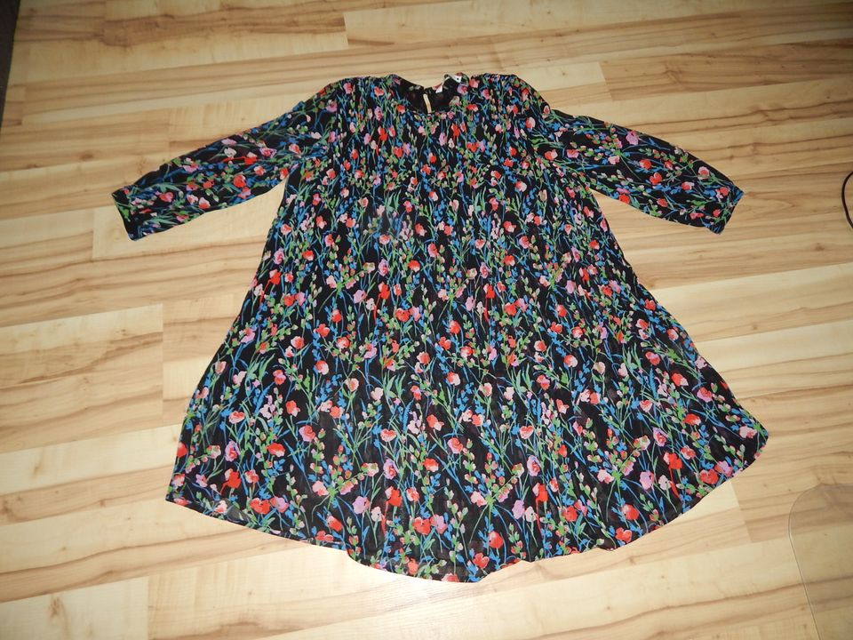 Zara Blumen Kleid Sommerkleid Plisseekleid Gr. XS / 34 in Lotte