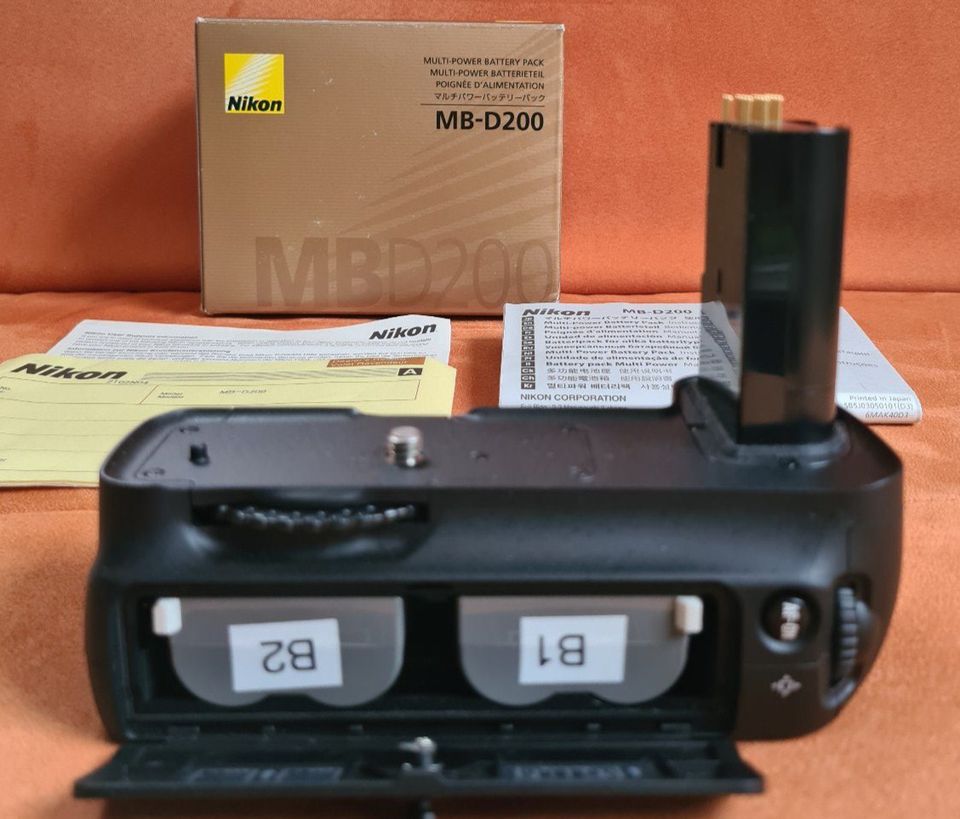 NIKON Multipower Batterypack MB-D200 in Tübingen