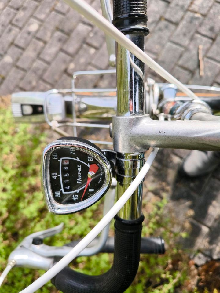 Peugeot Randonneur 70er Jahre mit Original Huret Tachometer und g in Bad Vilbel