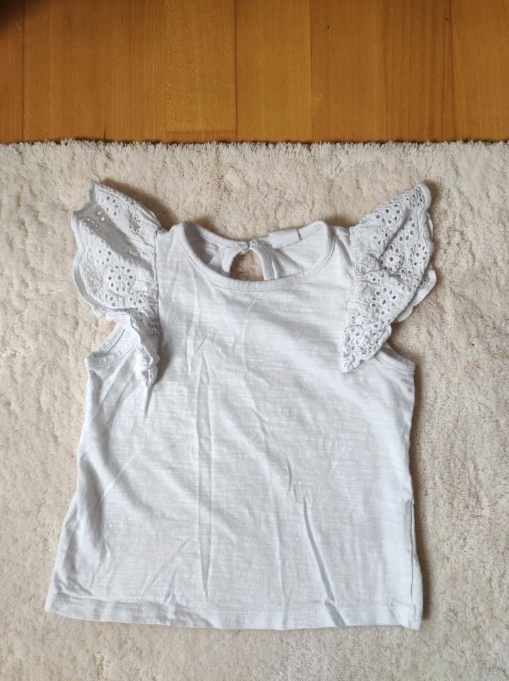 schönes weißes T Shirt H&M Gr 86 Oberteil Tunika Volants Spitze in Landsberg (Lech)