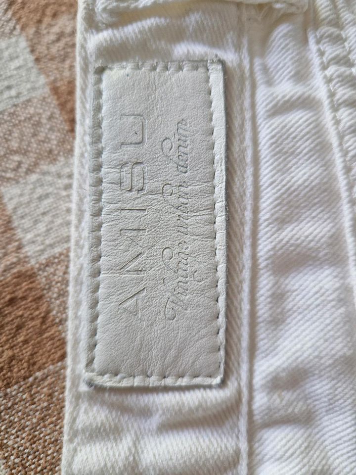 Weiße Denim Shorts von Amisu in Saarlouis