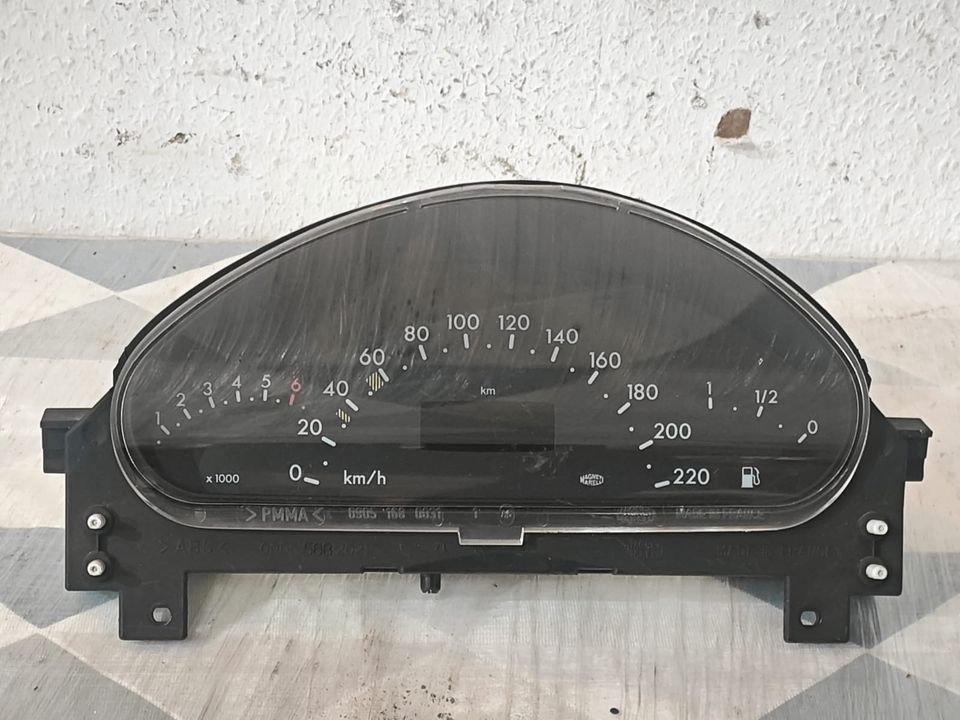 Tachometer Kombiinstrument passend Für Mercedes-Benz Vaneo in Massenbachhausen