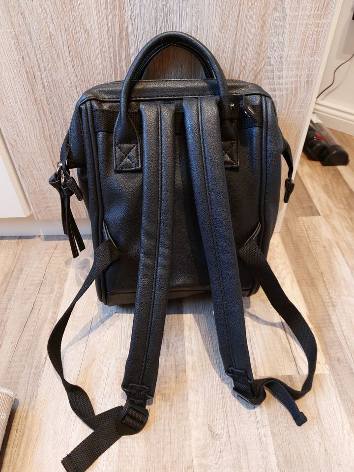 Rucksack klein schwarz, unbenutzt in Oering