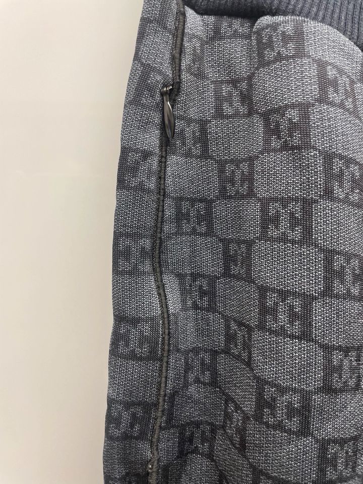 Escada Jogger Jogginghose Monogramm Muster Gr S schwarz grau in Unterschleißheim