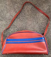 DDR Vintage Handtasche rot mit blauen Streifen Sachsen - Frohburg Vorschau