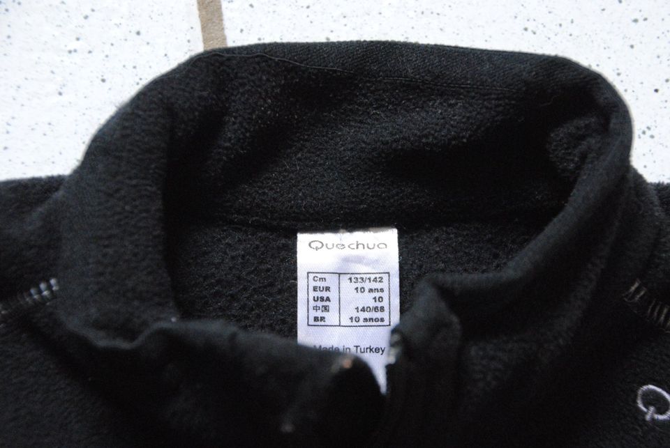 Fleecejacke Quechua schwarz Größe 134/142 inkl Versand in Wasbüttel