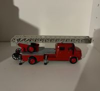 Siku Feuerwehr-Drehleiter V 261 auf Mercedes Benz Metz DL 30 h Bayern - Schnabelwaid Vorschau