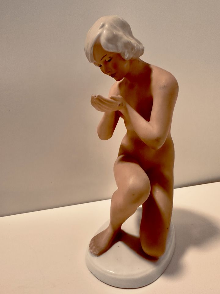 Schaubach Kunst - Akt - knieende Frau - Porzellan Figur in Düsseldorf