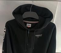 Kapuzenpullover Tommy Jeans Gr S schwarz neuwertig Nordrhein-Westfalen - Olpe Vorschau