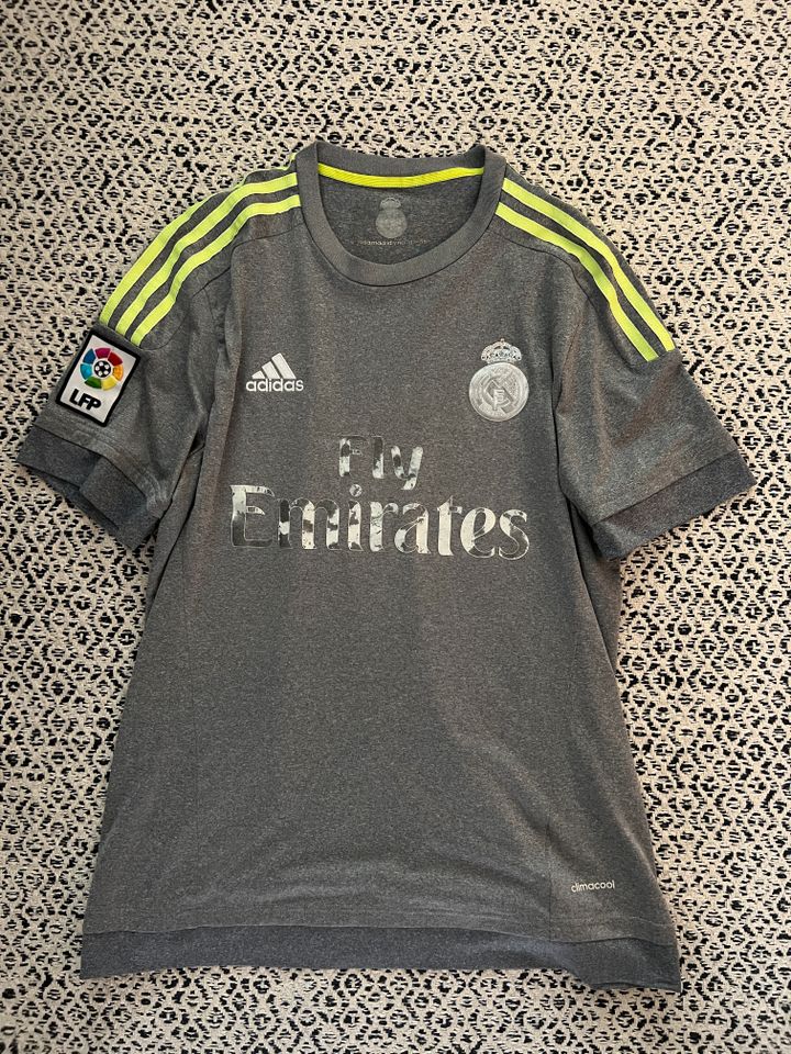 REAL MADRID 2015 2016 AUSWÄRTS FUSSBALL TRIKOT M in Hamburg