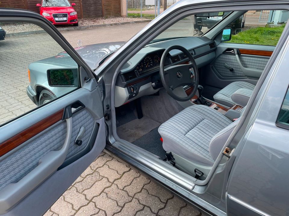 Mercedes-Benz 200E (W124) *H-Abnahme+HU/AU neu*guter Zustand in Halle
