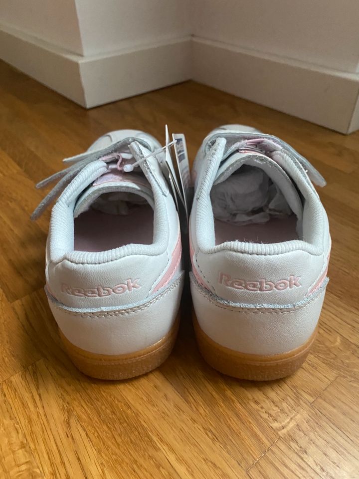 Reebok Turnschuhe Mädchen weiß rosa Größe 32 in Bremen