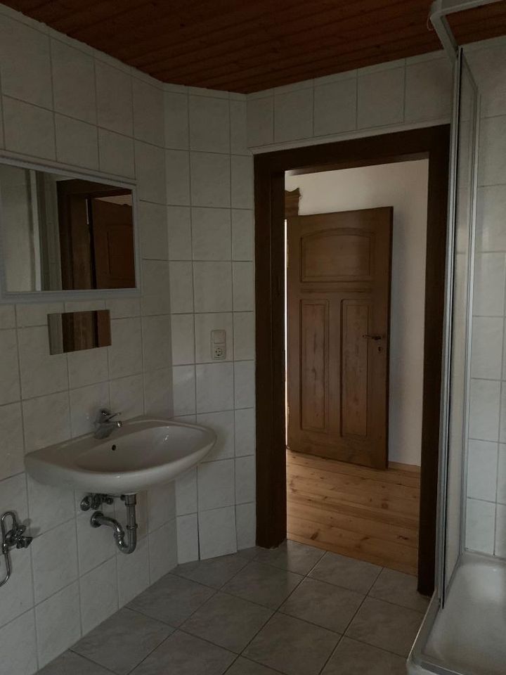 Frisch renoviert zum Einzug - 3-Z/K/B-DG-Wohnung mit separatem Zimmer, Dusche UND Wanne in Elsterberg