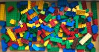 Lego, Duplo, grüne Platte und 200 Basic Steine, siehe Foto. München - Bogenhausen Vorschau