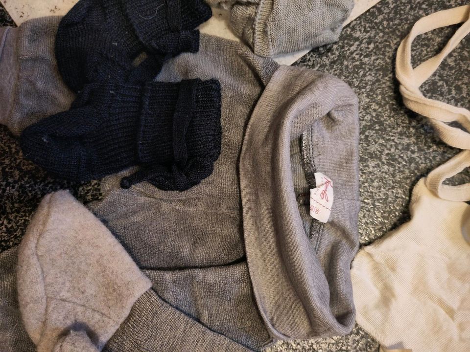 Hochwertiges Kleidungsset für Neugeborene in Neckartenzlingen