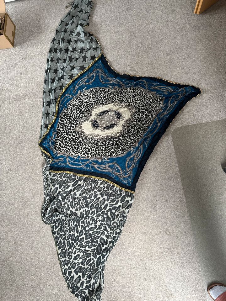 Großes Dreieckstuch Tuch voluminöser Schal blau schwarz beige in Edemissen