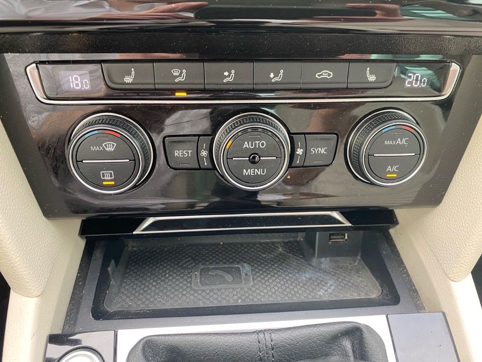 Volkswagen Passat Variant 2.0 TDI LED ACC TEMP NAV KAM in Brehna