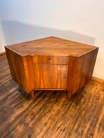 Verkauft! Eckschrank DDR vintage midcentury Nussbaum 60er Berlin - Pankow Vorschau