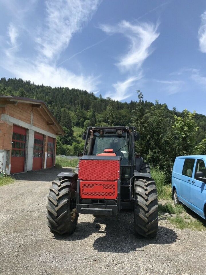 Forstschlepper/ Forsttraktor Valtra 8350/ Rüfa/ Kran/ Seilwinde in Nesselwang